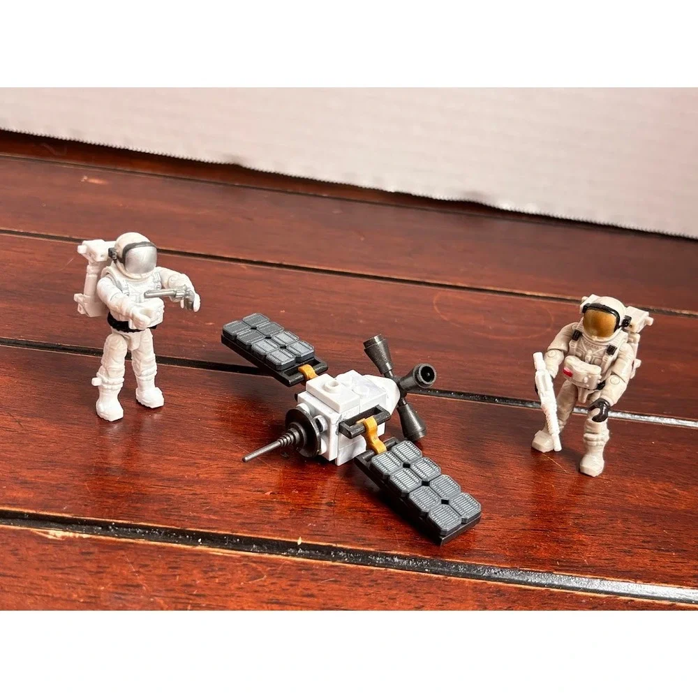 Mega Bloks Call of Duty Icarus Astronaut Trooper Figures & Satellite Drone